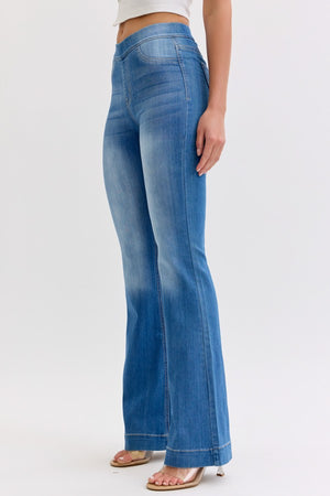 Cello Jeans - Women's Medium Wash Flared Jegging - High Stretch Pull-On Denim (33" Inseam) - AB35324