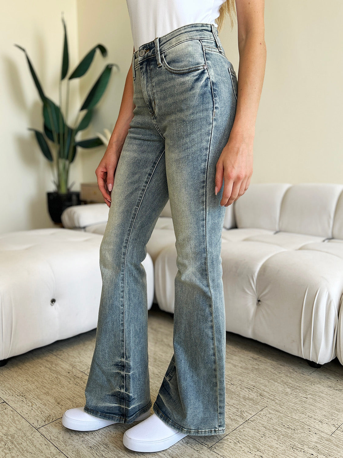 Judy Blue outlet Flare Jean