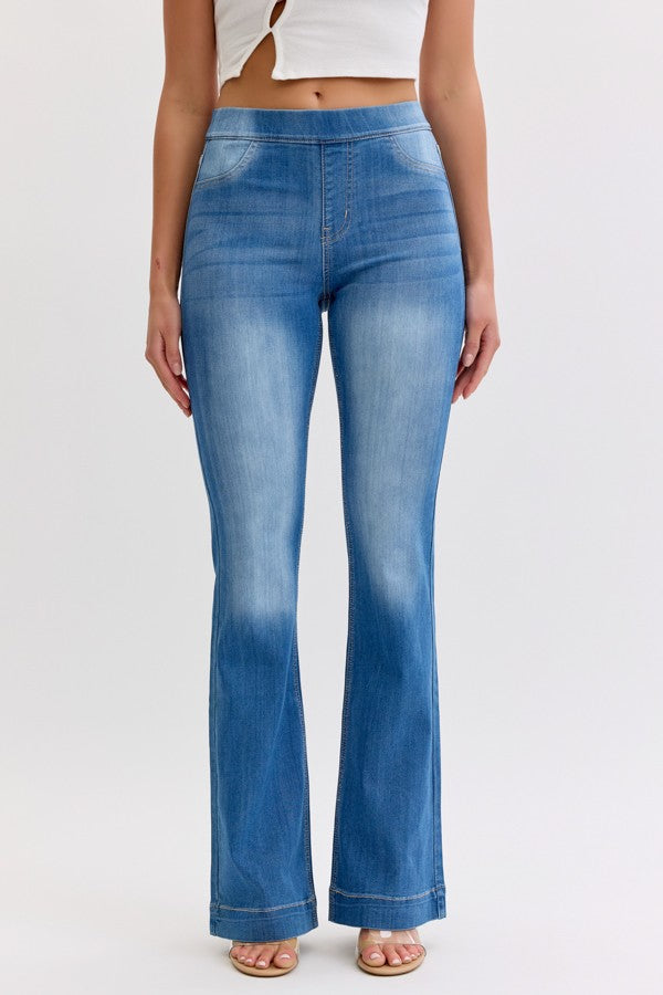 Cello Jeans - Women's Medium Wash Flared Jegging - High Stretch Pull-On Denim (33" Inseam) - AB35324