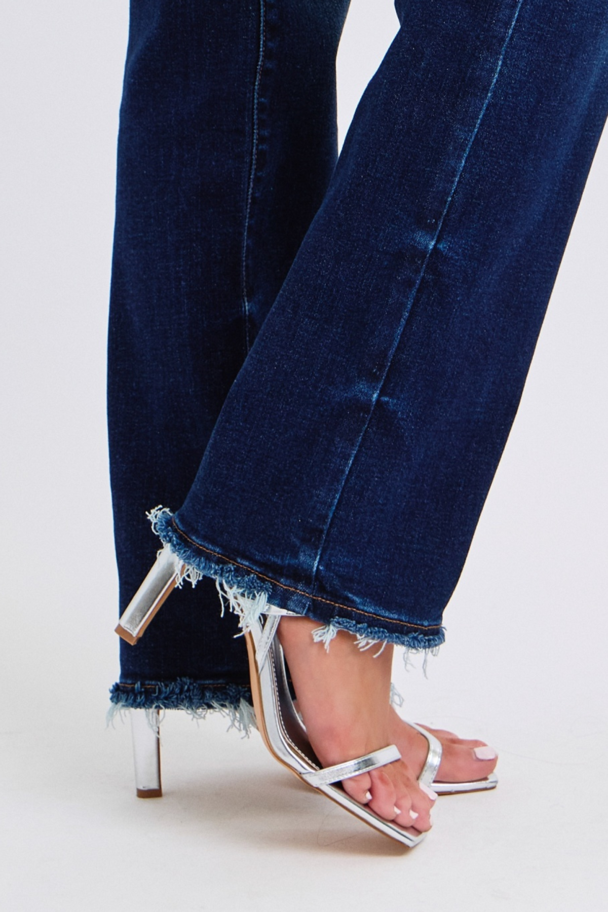 Judy Blue - Selena Mid Rise Straight Leg With Fray Hem Jeans - 82622 - SaltTree